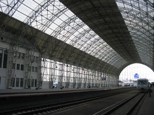 800px-Moscow_Kievsy_Rail_Station_glass_and_steel_roof